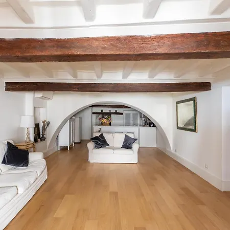 Iflat Elegant In Historical Building Apartment